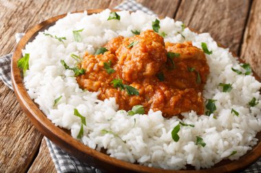 Tavuk dhansak nefis bir ev yapımı körili mercimek.