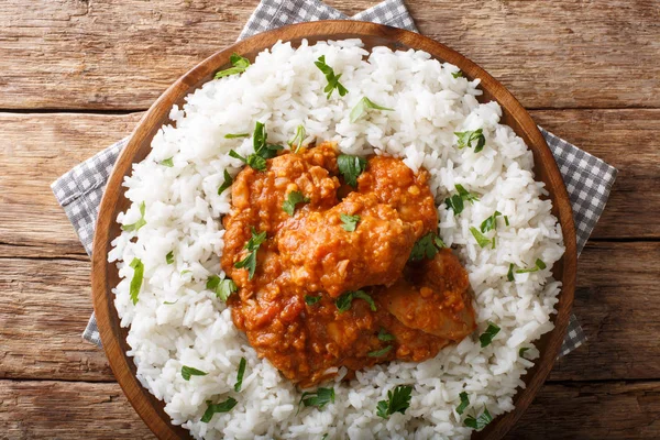 Poulet dhansak est un délicieux curry de lentilles maison infusé wi — Photo