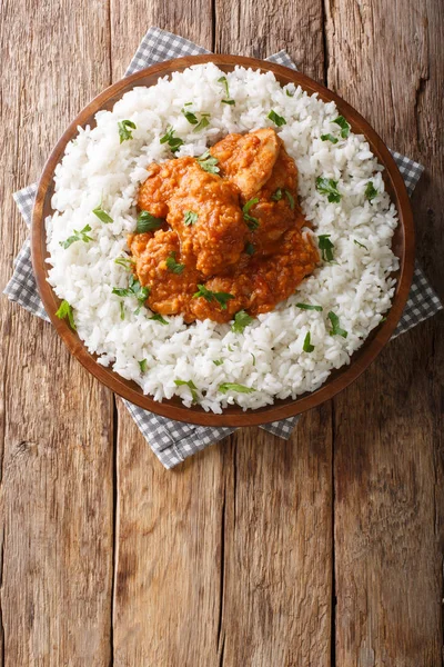 Parsi Dhansak kyckling med linser och kryddor serveras med ris g — Stockfoto