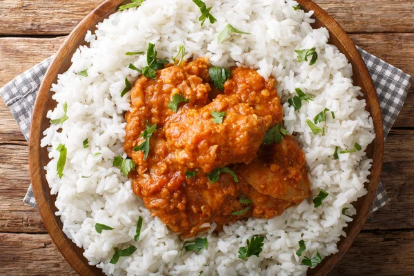 Traditionelles indisches Dhansak-Huhn mit Linsen und Gewürzen — Stockfoto