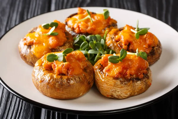 Baked hot mushrooms stuffed with minced meat and cheddar cheese — Stock Photo, Image