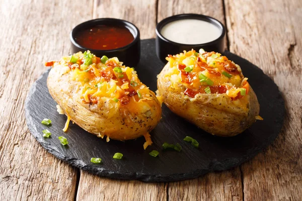 Lunch of stuffed potatoes with cheese, green onions and bacon se — Stock Photo, Image