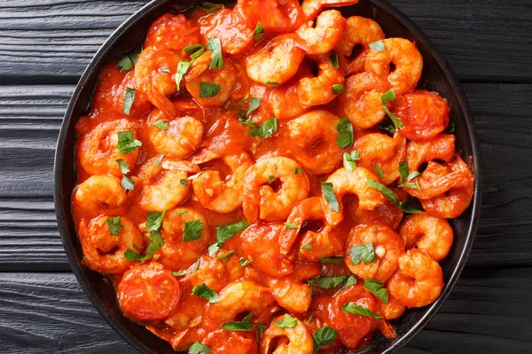 Fresh fried shrimp stewed in tomato sauce close-up in a plate. H — Stock Photo, Image