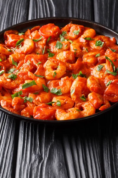 Mediterranean food spicy shrimp in tomato sauce close-up in a pl — ストック写真