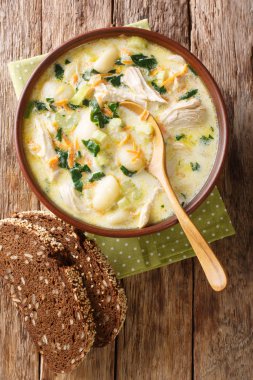 İtalyan çorbası, gnocchi, tavuk, ıspanak ve sebze.