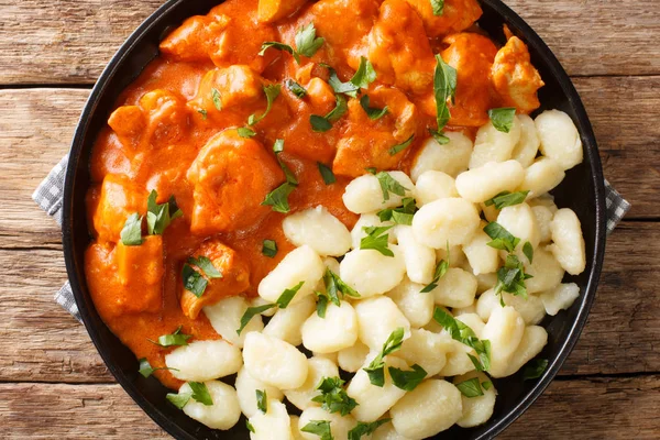 Classic�Hungarian Chicken Paprikash�recipe is comfort food close — Stock Photo, Image