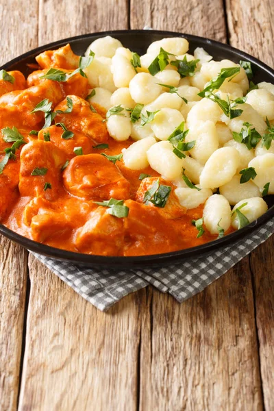 Authentic Chicken Paprikash in an unforgettably rich, flavorful — Stock Photo, Image