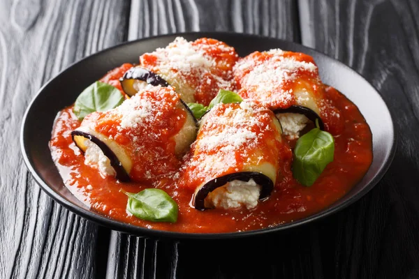 Appetizer of stuffed eggplant with ricotta cheese in tomato sauc — Stock Photo, Image