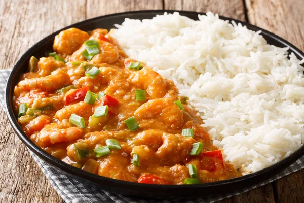 Creoolse garnalen Etouffee schotel met selderij, ui en peper gekookt — Stockfoto