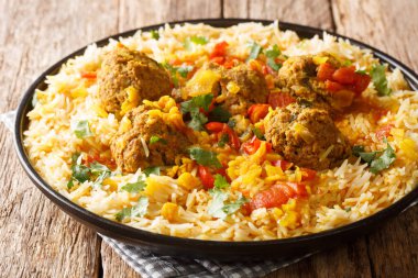 Kofta Chalao Baharatlı soslu köfte ve bezelye