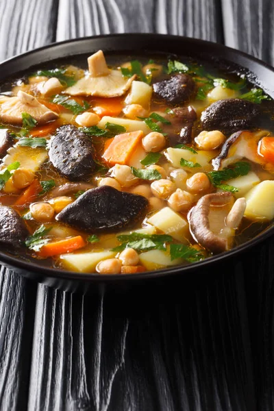 Sup Jamur Dengan Buncis Dan Sayuran Close Dalam Mangkuk Atas — Stok Foto