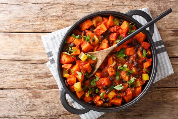 Traditionellt Recept Chili Sötpotatis Och Svarta Bönor Med Tomater Selleri — Stockfoto