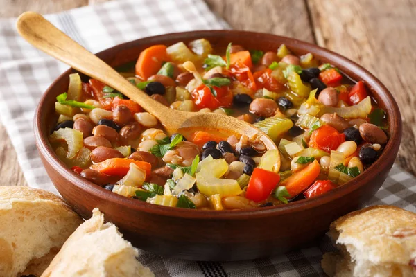 Sopa Vegetariana Saudável Três Feijões Com Legumes Uma Tigela Close — Fotografia de Stock