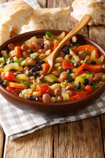 Drei Bohnen Dicke Heiße Suppe Mit Gemüse Einer Schüssel Serviert — Stockfoto