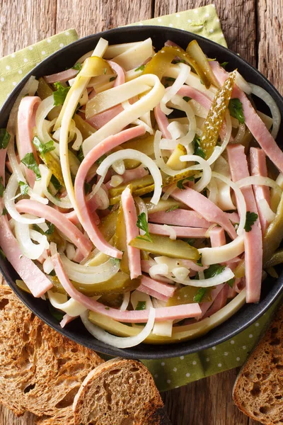 Salade Saucisses Suisses Fraîches Maison Gros Plan Dans Une Assiette — Photo