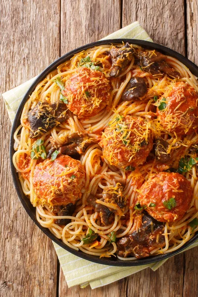 Spaghetti Pasta Meatballs Mushrooms Cheddar Cheese Close Plate Table Vertical — Stock Photo, Image