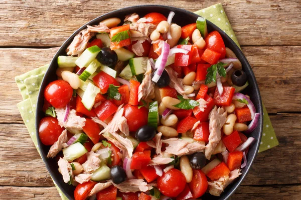 Ton Balıklı Talyan Salatası Taze Sebzeler Yakın Plan Fasulyeler Masanın — Stok fotoğraf