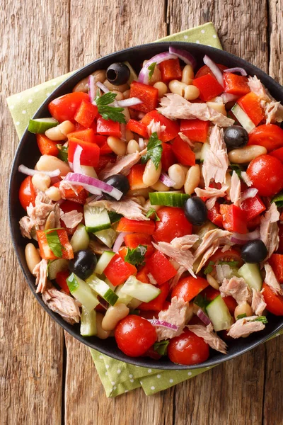 Mediterraner Thunfischsalat Mit Frischem Gemüse Und Bohnen Großaufnahme Einem Teller — Stockfoto