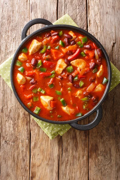 Kippenstoofpot Met Rode Bonen Hete Chilisaus Close Een Pan Tafel — Stockfoto