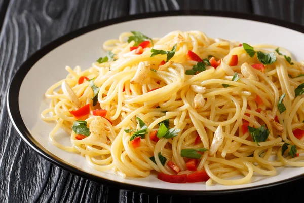 Tasty Aglio Olio Pasta Fried Garlic Parsley Hot Pepper Close — Stock Photo, Image