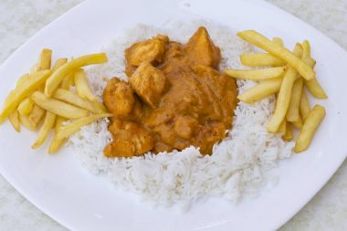 Tavuk tikka massala yemek