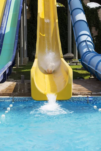 Äventyrsbad vattenrutschbanor, närbild — Stockfoto