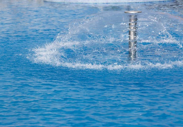 Hub sprej kašny ve vnější Modrý bazén — Stock fotografie