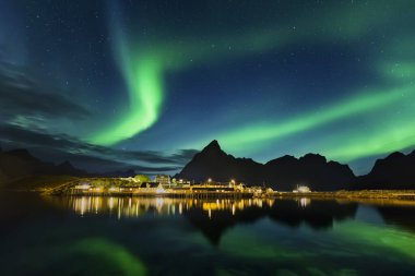 Aurora Borealis, Kuzey Işıkları Reine, Lofoten Adaları, Norveç