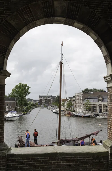 Vue dans l'éternuement au port — Photo