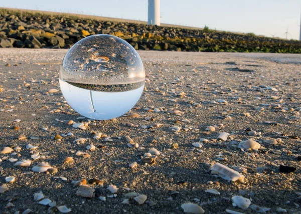 Turbina de molino de viento en esfera de cristal — Foto de Stock