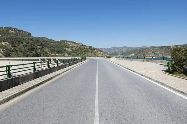 Embalse de beznar lago reservatório em Espanha — Fotografia de Stock