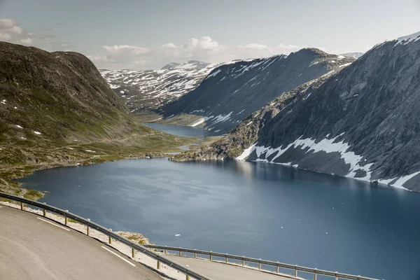 Saç tokası eğrisi dalsnibba yol 63 panoramaroad Norveç — Stok fotoğraf