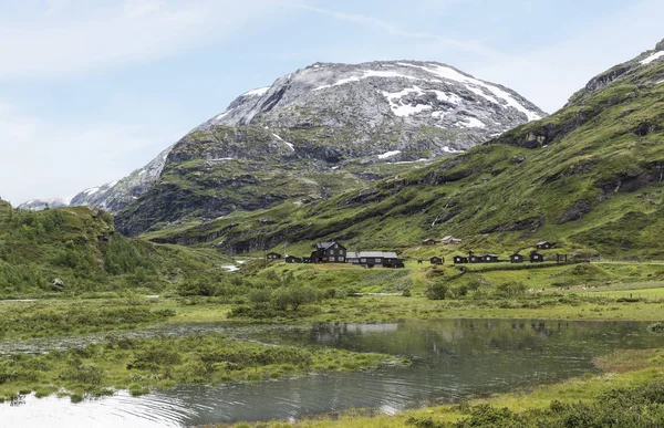 Maisons dans la région de la nature Jostedalsbreen — Photo