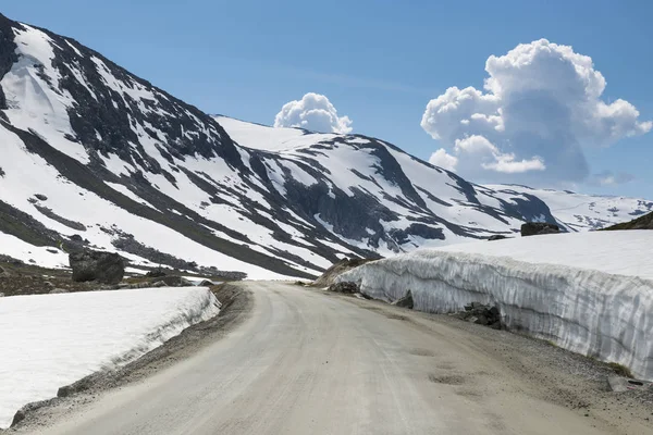 雪在挪威 gamle strynefjellsvegen — 图库照片