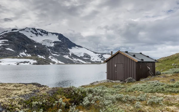 Дерев'яні будинки в знаменитий County Road 55 Норвегії — стокове фото