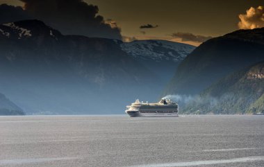 cruise ship at the sognefjord clipart