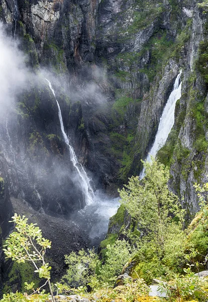 Vattenfall i Voringfossen i Norge — Stockfoto
