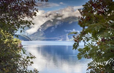 Norveç'te uzun hardanger Köprüsü