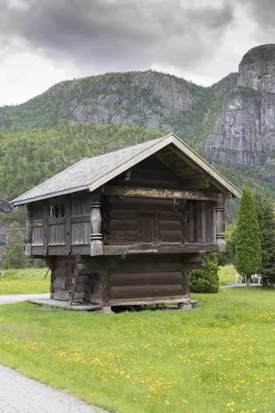 ノルウェーの wodenhouse の典型的な古いタイプ — ストック写真