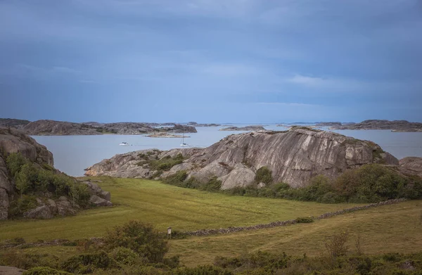 İsveç'te sahil şeridi fjallbacka yukarıda — Stok fotoğraf