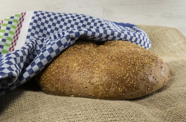 Taze pişmiş ekmek ekmek — Stok fotoğraf