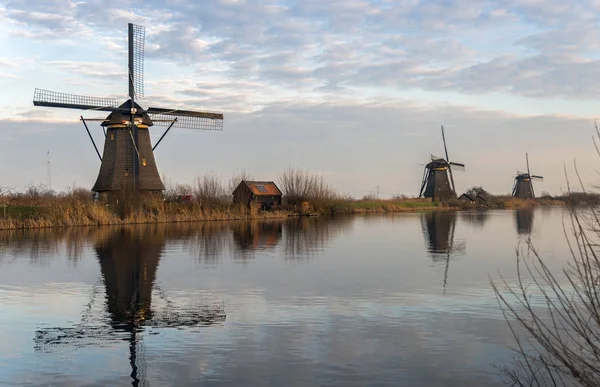 Doğal Holland'daki yel değirmenleri