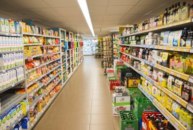 Hollanda'da Süper market rafları kadar dolu ile