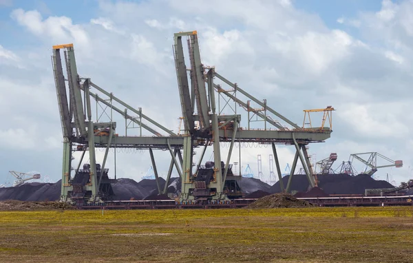 Transferencia de carbón en el puerto de Rotterdam —  Fotos de Stock