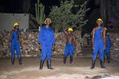 Afrika adam hizmeti verenler köle olarak dans