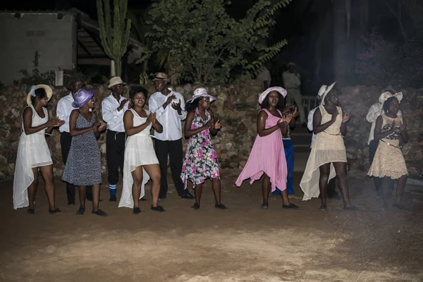 African man and woman perform africa wedding party — Stock Photo, Image