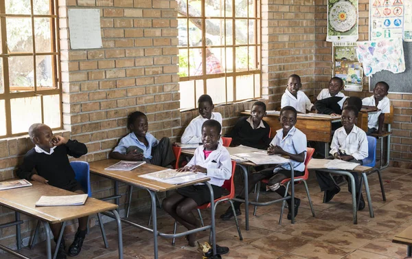 Afircan school children in classroom — Stock Photo, Image