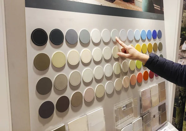 Woman pointing a a color of paint in a shop — Stock Photo, Image