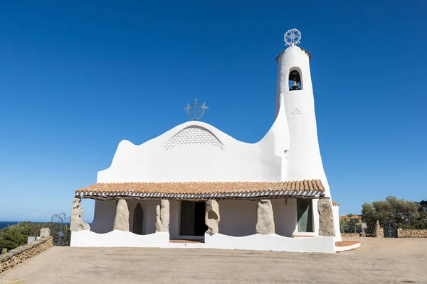 Iglesia Stella Maris en Porto Cervo, Costa Esmeralda, Cerdeña, It —  Fotos de Stock