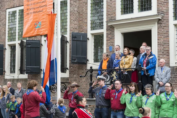 Aubade on kingsday in hellevoetlsuis — Stock Photo, Image